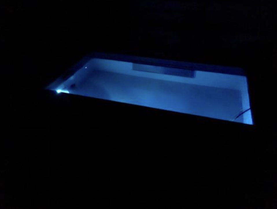 eclairage LED piscine auto-portante bassin acier