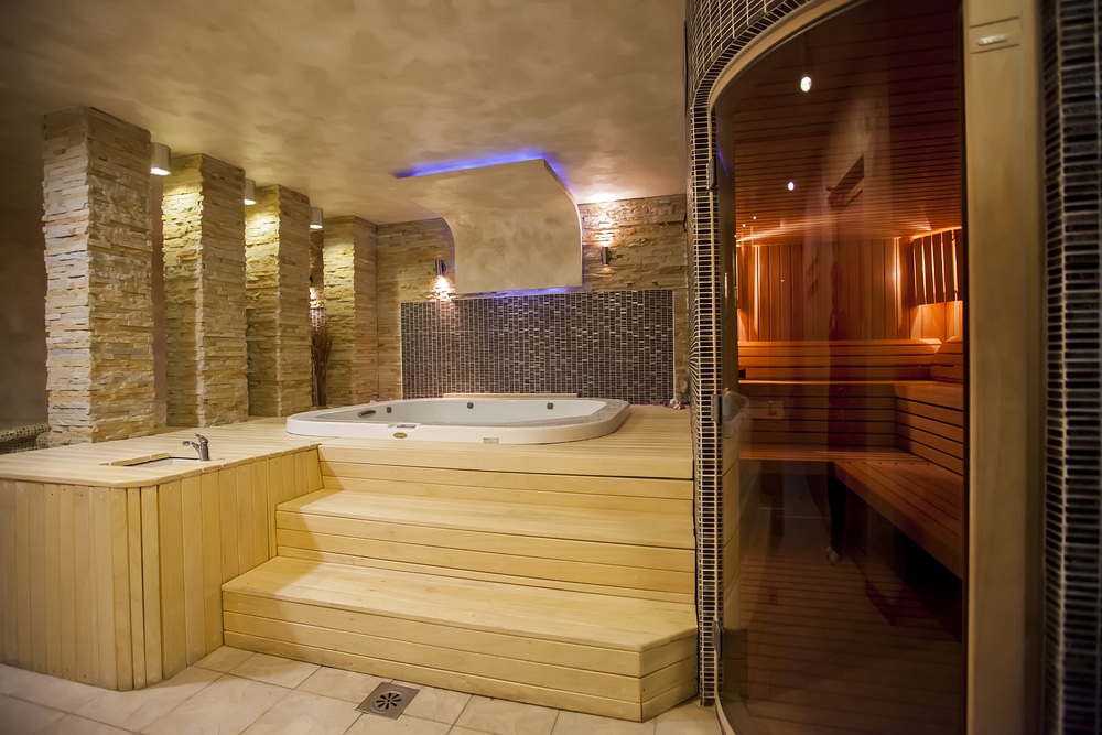 Jacuzzi installer dans le sous-sol d'une maison